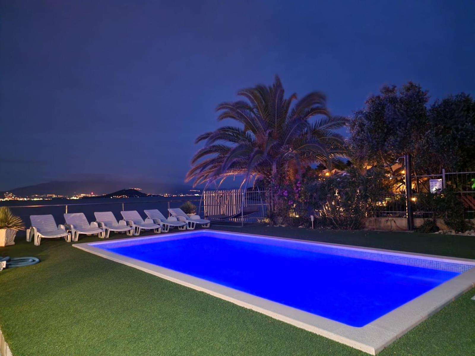 Villa Unique Sur La Plage Pour Des Vacances Inoubliables En Famille Ou Entre Amis Pour 10 Personnes Slatine Esterno foto