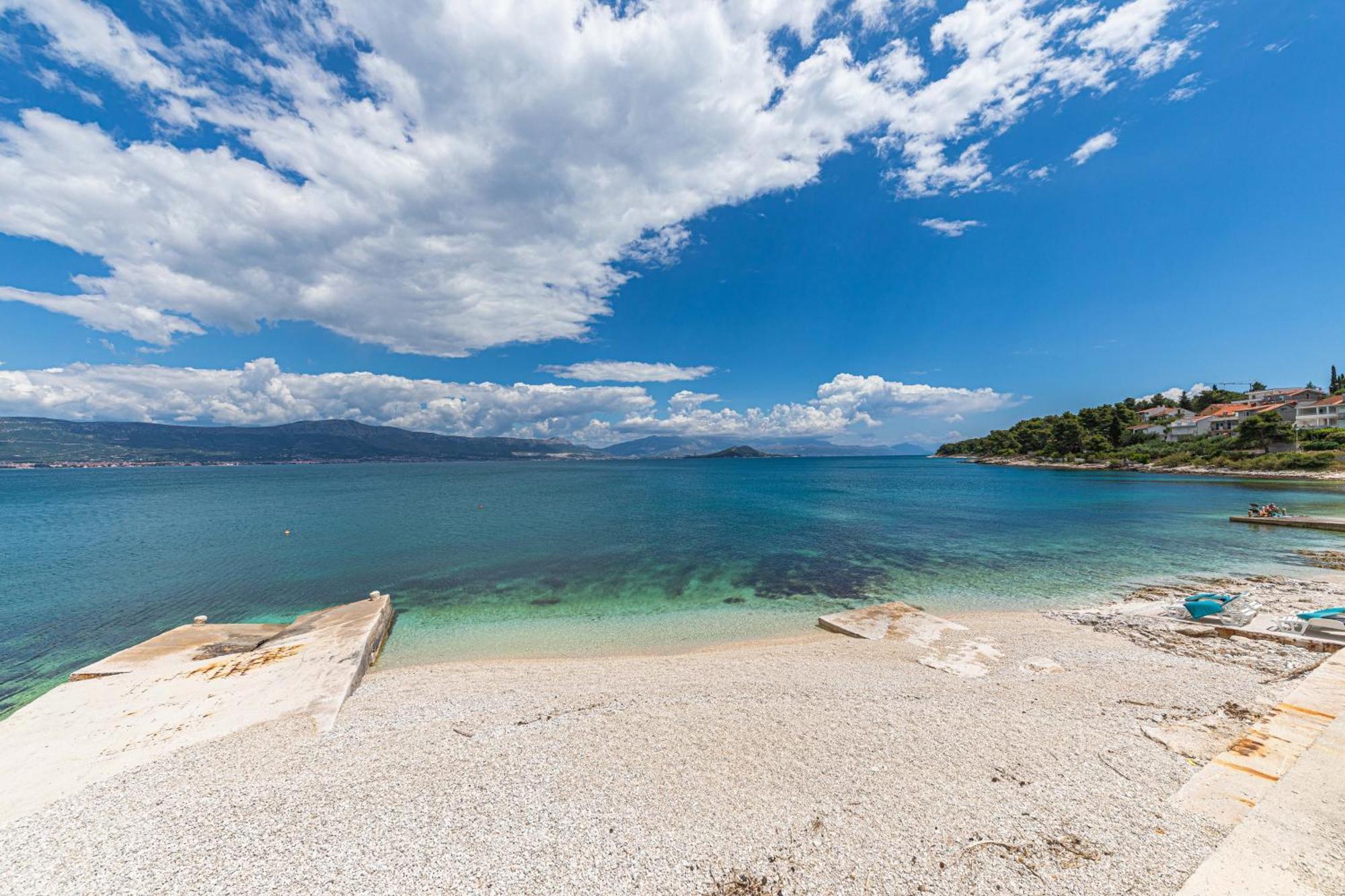 Villa Unique Sur La Plage Pour Des Vacances Inoubliables En Famille Ou Entre Amis Pour 10 Personnes Slatine Esterno foto