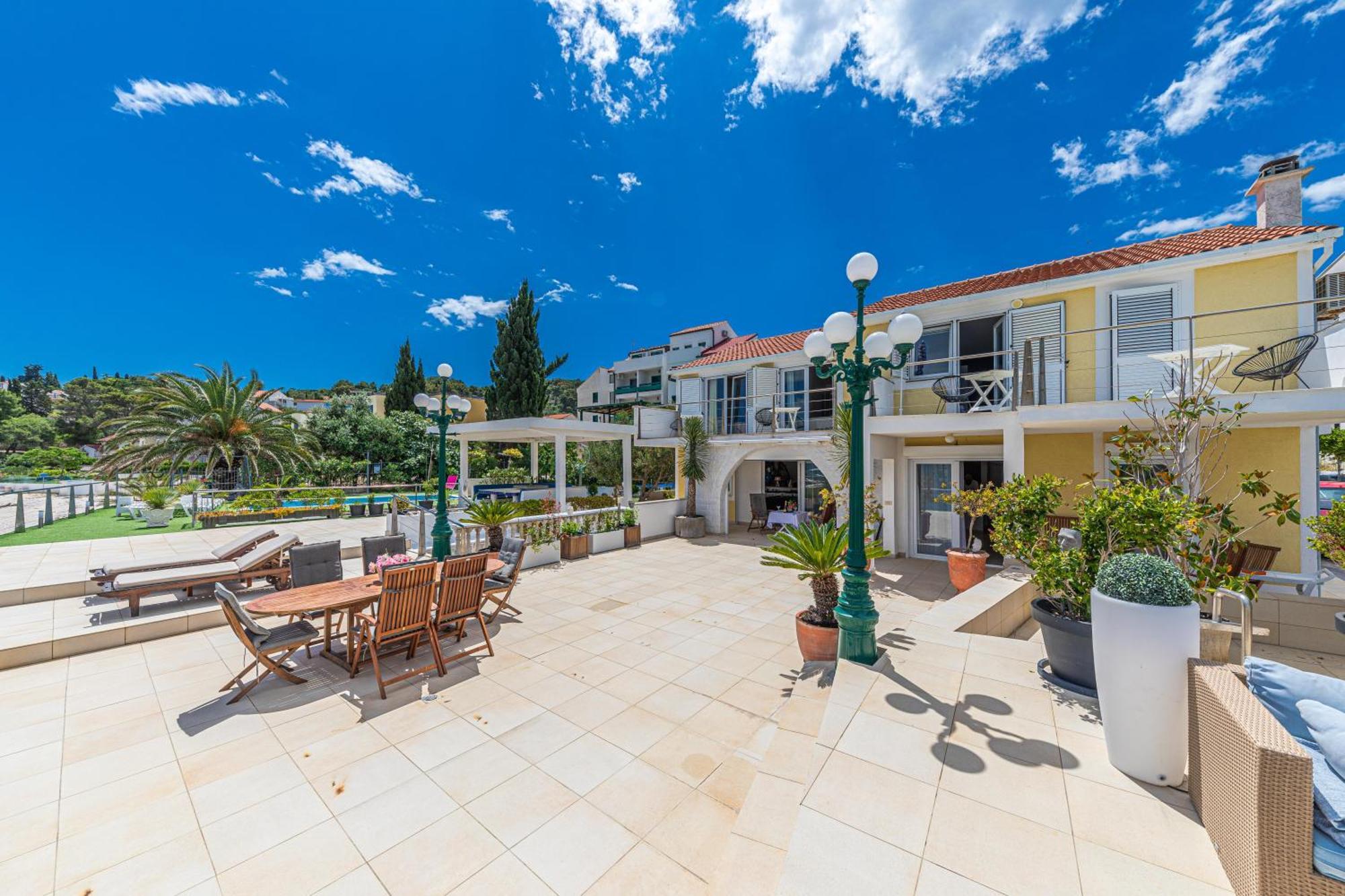 Villa Unique Sur La Plage Pour Des Vacances Inoubliables En Famille Ou Entre Amis Pour 10 Personnes Slatine Esterno foto